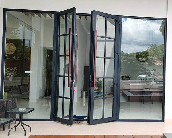 Model Pintu Rumah Swing: Keanggunan dan Kenyamanan dalam Desain Tradisional