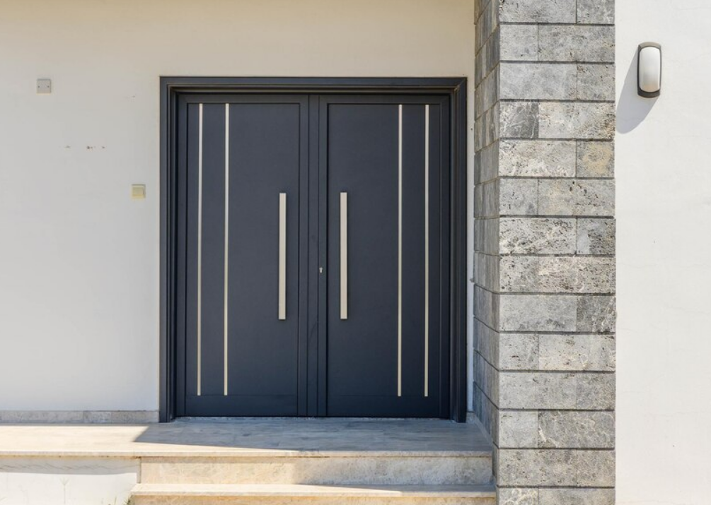 Model Pintu Rumah Minimalis 2 Pintu Terbaru dengan Smart Lock System: Keamanan dan Estetika Modern