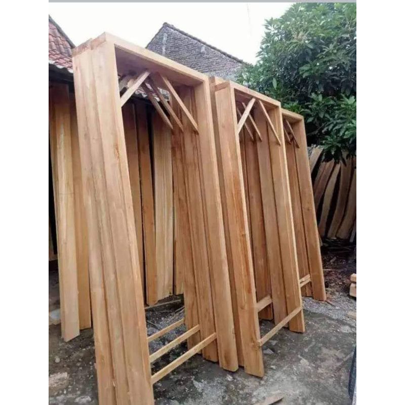 Bahan Material Kusen Kayu Jati: Keunggulan dan Kelebihannya untuk Konstruksi Rumah